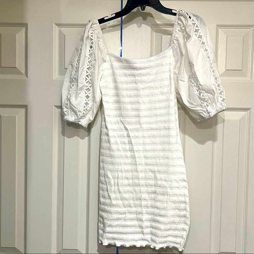 NWOT BETSEY JOHNSON WHITE SMOCKED PUFF SLEEVES BODYCON MINI DRESS SIZE S - Picture 2 of 13